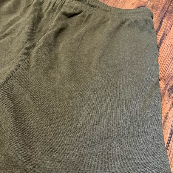 NEW Roots Shorts with Pockets - Picture 4 of 4